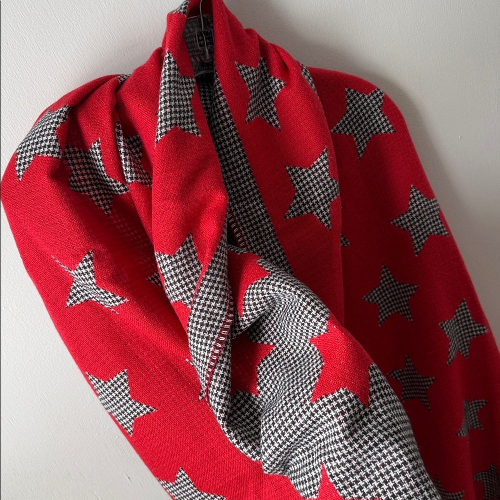 Cabi Vega Black & Red Houndstooth Star Fringe-Trim Scarf OS - Picture 5 of 5